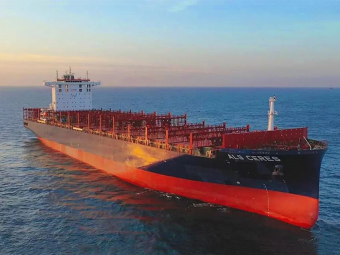 Complete sets by SCMET: 7100TEU container vessel
